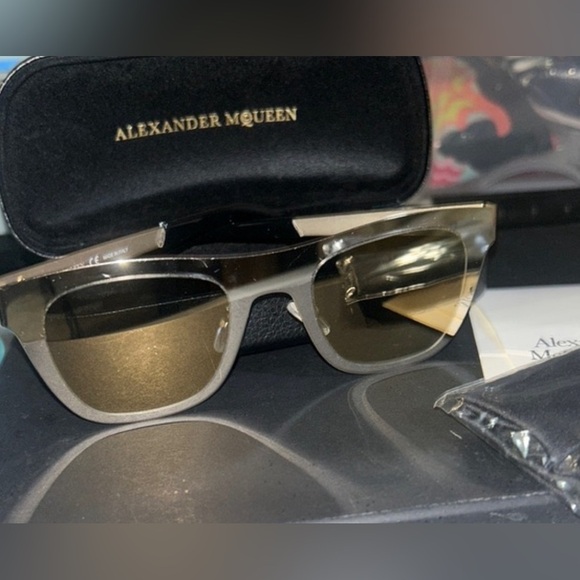 Alexander McQueen Square Frame Sunglasses - Picture 6 of 12